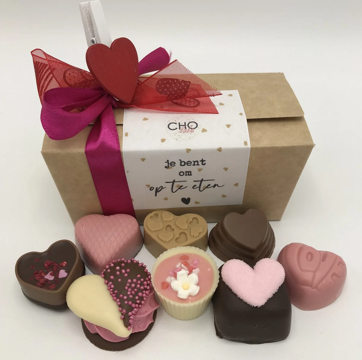 Cho-lala Doosje Bonbons "je Bent Om Op Te Eten" | Chocoladecadeau | 250 Gram Bonbons | Liefde | Valentijn | Love | Harten Chocolade 6 Cho-lala Doosje Bonbons "je Bent Om Op Te Eten" | Chocoladecadeau | 250 Gram Bonbons | Liefde | Valentijn | Love | Harten Chocolade - Afbeelding 6