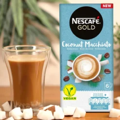 Nescafé Gold Coconut Macchiato Oploskoffie - 6 Doosjes à 6 Zakjes -Drank Winkel 1200x1200 196