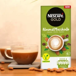 Nescafé Gold Almond Macchiato Oploskoffie - 6 Doosjes à 6 Zakjes -Drank Winkel 1200x1200 45